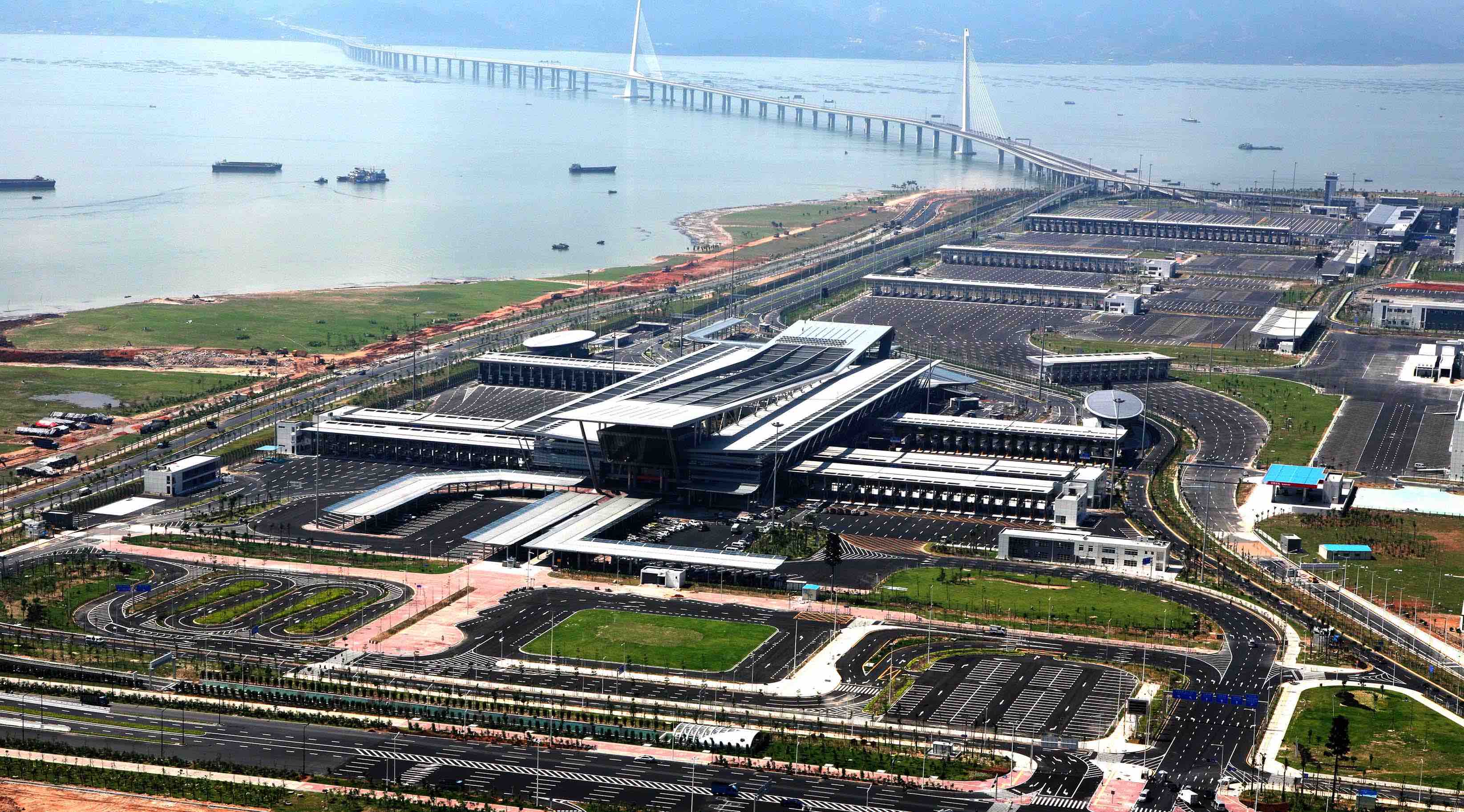 Overall Design and Engineering of Shenzhen-Hong Kong Western Corridor Checkpoint